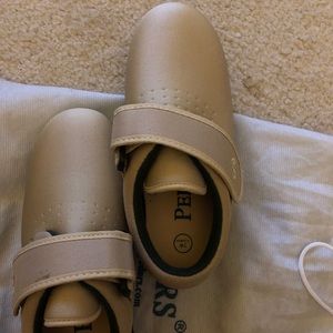 Pedors Orthopedic unisex shoes.